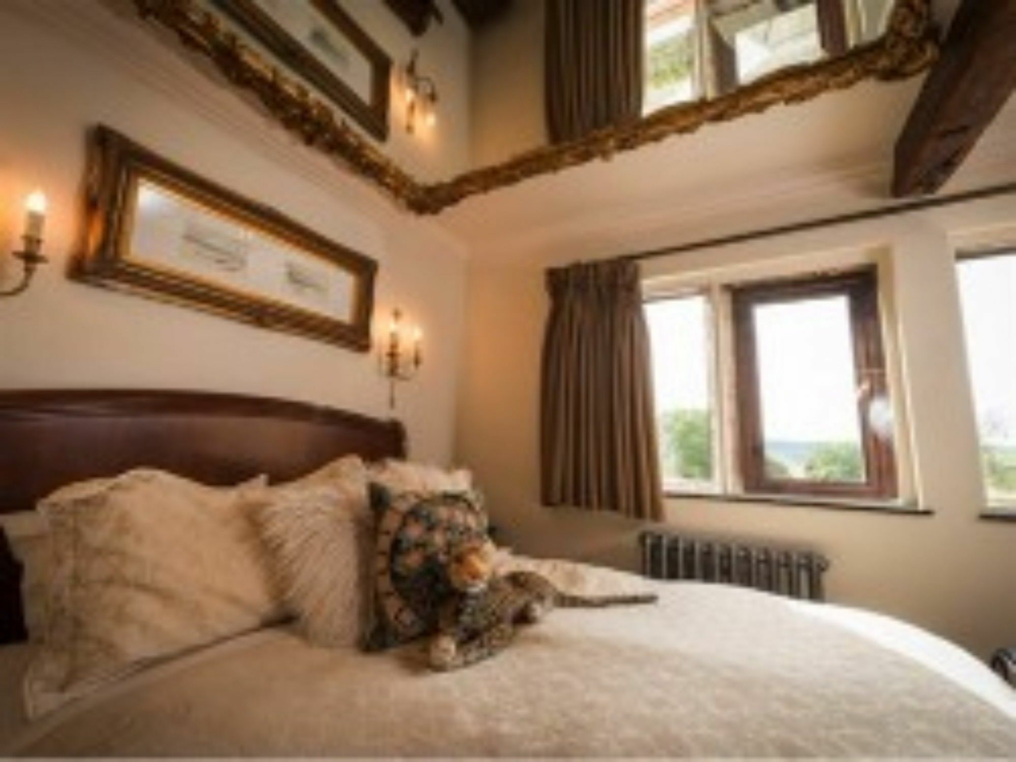 The Saddleworth Hotel Diggle Exterior photo